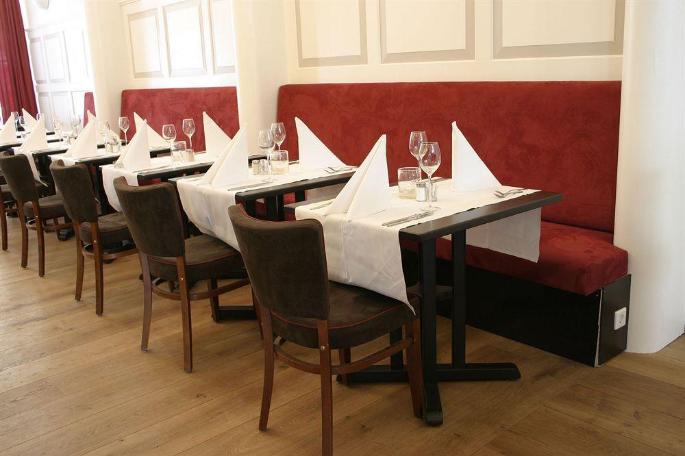 Brasserie Hotel De Nymph Brielle Bagian luar foto